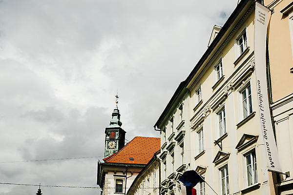 포토 JPG 주간 해외풍경 유럽 풍경 사람없음 야외 도시풍경 시계탑 흐림 동유럽 류블랴나 국내포토 자연요소 해외 나라 날씨 탑 도시 슬로베니아 파일형식