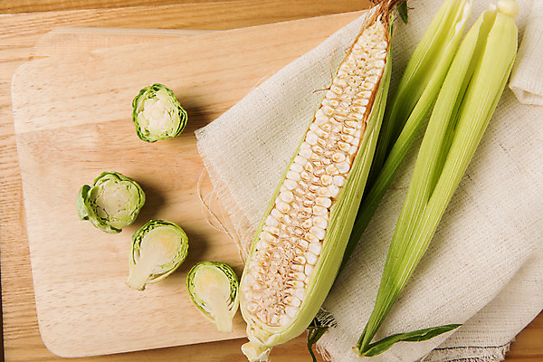 포토 JPG 스튜디오촬영 백그라운드 채소 단면 도마 실내 옥수수 사람없음 천 방울양배추 국내포토 주방용품 곡류 내부 직물 양배추 파일형식