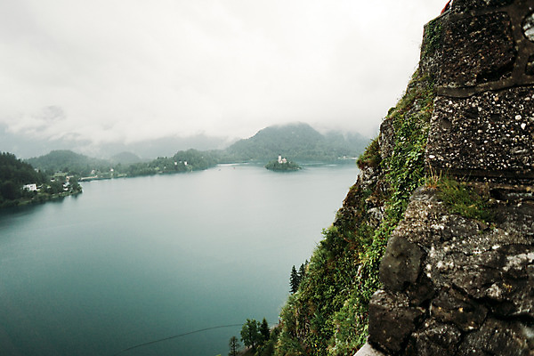 포토 JPG 주간 해외풍경 자연 산 풍경 사람없음 야외 흐림 슬로베니아 블레드호수 국내포토 자연요소 해외 유럽 호수 날씨 생태계 파일형식