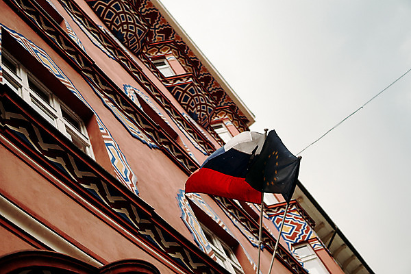 포토 JPG 주간 해외풍경 로우앵글 풍경 사람없음 야외 건물 도시풍경 슬로베니아 슬로베니아국기 국내포토 자연요소 해외 건축물 유럽 뷰포인트 도시 국기 파일형식