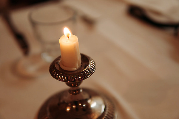 포토 JPG 초 실내 사람없음 아웃포커스 식당 상차림 슬로베니아 양초꽂이 국내포토 유럽 촬영기법 내부 상점 꽂이 파일형식