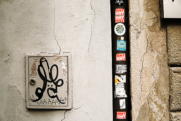 포토 JPG 주간 해외풍경 벽 풍경 사람없음 야외 도시풍경 그래피티 슬로베니아 국내포토 자연요소 해외 유럽 도시 낙서 그림 파일형식