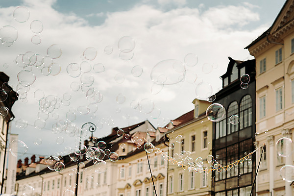포토 JPG 주간 해외풍경 하늘 풍경 사람없음 야외 도시풍경 비눗방울 슬로베니아 국내포토 자연요소 해외 유럽 도시 파일형식