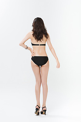 포토 JPG 스튜디오촬영 전신 여자 포즈 실내 한명 서기 20대 성인 뒷모습 여름 여름휴가 바캉스 비키니 뷰티 섹시 한국인 하이힐 몸매 S라인 의료성형뷰티 성인여자한명만 국내포토 1 계절 수영복 구두 뷰포인트 컨셉 모션 휴가 사람 동양인 청년 내부 여성화 여자한명만 성인여자만 파일형식 여름_계절