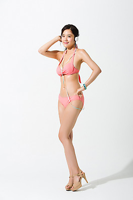 포토 JPG 스튜디오촬영 전신 여자 허리손 포즈 바캉스용품 실내 한명 서기 20대 성인 옆모습 여름 여름휴가 바캉스 비키니 섹시 헤드폰 헤드셋 음악감상 한국인 하이힐 몸매 S라인 의료성형뷰티 성인여자한명만 국내포토 1 계절 수영복 구두 뷰포인트 음향기기 컨셉 모션 휴가 사람 동양인 청년 내부 감상 여성화 오브젝트 여자한명만 성인여자만 파일형식 여름_계절