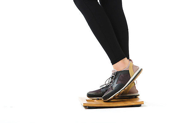 포토 JPG 스튜디오촬영 여자 포즈 다이어트 실내 건강 한명 20대 성인 옆모습 신체부위 운동복 한국인 다리 몸매 체중계 몸무게재기 의료성형뷰티 성인여자한명만 국내포토 1 옷 뷰포인트 사람 동양인 청년 내부 여자한명만 성인여자만 파일형식