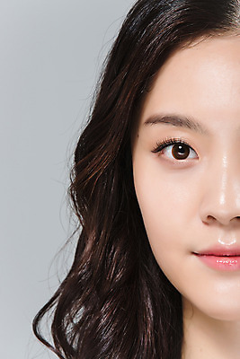 포토 JPG 스튜디오촬영 여자 얼굴 실내 한명 근접촬영 상반신 20대 성인 앞모습 신체부위 뷰티 한국인 파마 몸매 피부 반쪽 의료성형뷰티 성인여자한명만 국내포토 1 헤어스타일 뷰포인트 사람 동양인 청년 내부 여자한명만 성인여자만 파일형식