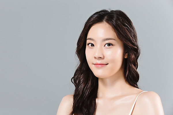 포토 JPG 스튜디오촬영 여자 얼굴 실내 한명 미소 상반신 20대 성인 앞모습 신체부위 뷰티 한국인 파마 몸매 피부 의료성형뷰티 성인여자한명만 국내포토 1 헤어스타일 뷰포인트 표정 사람 동양인 청년 내부 여자한명만 성인여자만 파일형식