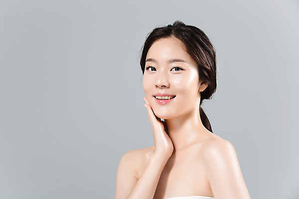 포토 JPG 스튜디오촬영 여자 얼굴 포즈 실내 한명 미소 손짓 상반신 20대 성인 옆모습 신체부위 뷰티 한국인 몸매 피부 의료성형뷰티 성인여자한명만 국내포토 1 뷰포인트 모션 표정 사람 동양인 청년 내부 여자한명만 성인여자만 파일형식