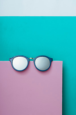 포토 JPG 스튜디오촬영 안경 백그라운드 무늬 패턴 실내 사람없음 선글라스 반사 거울 오브젝트 안경테 국내포토 잡화 내부 파일형식