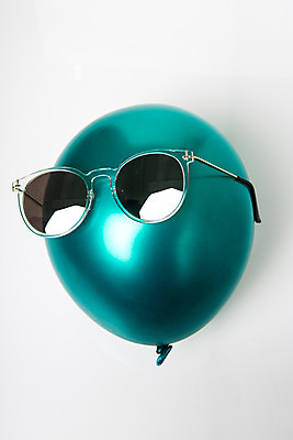 포토 JPG 스튜디오촬영 안경 백그라운드 실내 사람없음 선글라스 반사 거울 오브젝트 풍선 안경테 국내포토 잡화 내부 파일형식