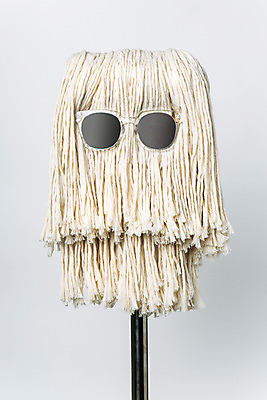 포토 JPG 스튜디오촬영 안경 백그라운드 실내 사람없음 선글라스 반사 거울 오브젝트 대걸레 안경테 국내포토 잡화 내부 청소도구 파일형식