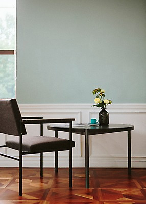 포토 JPG 꽃 의자 탁자 스튜디오 실내 사람없음 장식 인테리어 장미 꽃병 커피잔 오브젝트 스타일링 국내포토 식물 디자인 커피 가구 잔 내부 파일형식