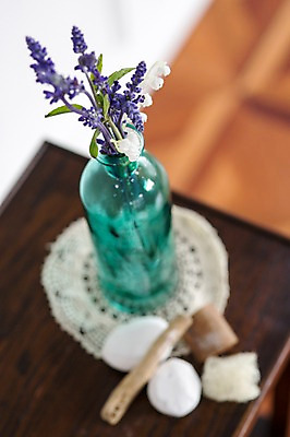 포토 JPG 꽃 스튜디오 실내 사람없음 아웃포커스 장식 인테리어 꽃병 오브젝트 라벤더 스타일링 국내포토 식물 디자인 촬영기법 내부 허브 파일형식