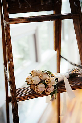 포토 JPG 꽃 리본 사다리 스튜디오 건조 실내 사람없음 장식 인테리어 튤립 오브젝트 스타일링 국내포토 식물 디자인 내부 도구 파일형식