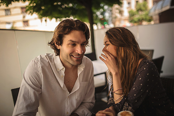 포토 JPG 주간 서양인 커플 여자 남자 데이트 탁자 대화 미소 앉기 상반신 성인 야외 두명 앞모습 옆모습 30대 식당 다정 카페 크로아티아 성인만 국내포토 자연요소 외국인 유럽 뷰포인트 가구 컨셉 관계 모션 표정 말하기 사람 장년 상점 파일형식