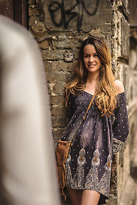 포토 JPG 주간 서양인 커플 여자 남자 포즈 데이트 거리 서기 미소 상반신 성인 야외 두명 건물 앞모습 뒷모습 30대 문 기댐 도시 골목길 크로아티아 성인만 국내포토 자연요소 외국인 건축물 유럽 길 뷰포인트 관계 모션 표정 사람 장년 파일형식