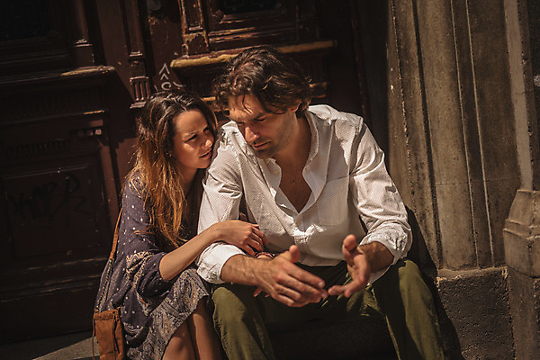 포토 JPG 주간 서양인 커플 여자 남자 데이트 거리 앉기 상반신 성인 야외 두명 건물 앞모습 30대 문 팔짱 다정 도시 크로아티아 성인만 국내포토 자연요소 외국인 건축물 유럽 뷰포인트 컨셉 관계 모션 사람 장년 파일형식