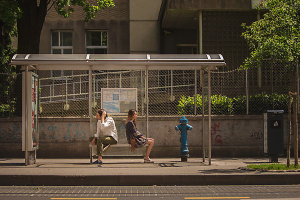 포토 JPG 주간 전신 서양인 커플 여자 남자 데이트 휴식 거리 앉기 성인 야외 두명 건물 앞모습 30대 도시 버스정류장 크로아티아 삐침 소화전 성인만 국내포토 자연요소 외국인 건축물 감정 유럽 뷰포인트 컨셉 관계 모션 사람 장년 역 안전장비 파일형식