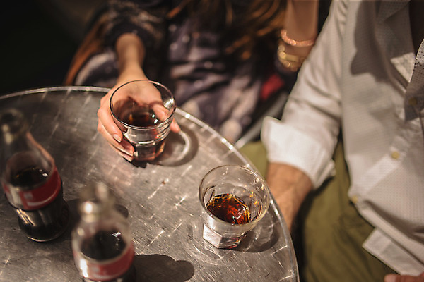 포토 JPG 주간 서양인 커플 여자 남자 데이트 탁자 앉기 상반신 성인 야외 두명 앞모습 컵 30대 식당 카페 콜라 크로아티아 성인만 국내포토 자연요소 외국인 식기 유럽 뷰포인트 가구 관계 모션 사람 장년 상점 탄산음료 파일형식