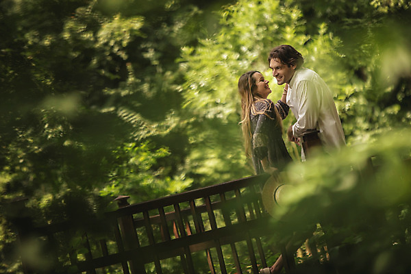 포토 JPG 주간 서양인 나무 커플 여자 남자 데이트 난간 사랑 서기 미소 상반신 성인 야외 두명 옆모습 아웃포커스 30대 다정 숲길 크로아티아 성인만 막시미르공원 국내포토 자연요소 외국인 식물 공원 감정 유럽 길 뷰포인트 컨셉 관계 모션 촬영기법 표정 사람 장년 파일형식