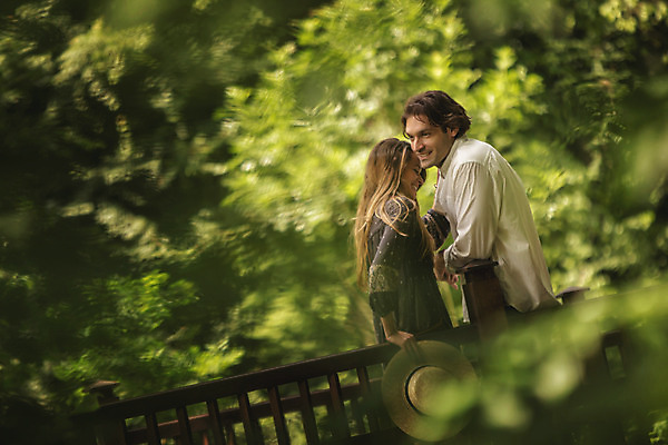 포토 JPG 주간 서양인 나무 커플 여자 남자 데이트 난간 사랑 서기 미소 상반신 성인 야외 두명 옆모습 아웃포커스 30대 다정 숲길 크로아티아 성인만 막시미르공원 국내포토 자연요소 외국인 식물 공원 감정 유럽 길 뷰포인트 컨셉 관계 모션 촬영기법 표정 사람 장년 파일형식