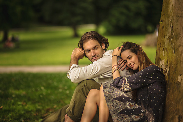 포토 JPG 주간 서양인 나무 커플 공원 여자 남자 데이트 앉기 상반신 성인 야외 두명 옆모습 30대 기댐 다정 크로아티아 성인만 막시미르공원 국내포토 자연요소 외국인 식물 공공시설 유럽 뷰포인트 컨셉 관계 모션 사람 장년 파일형식