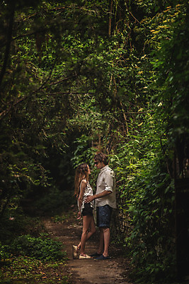 포토 JPG 주간 전신 서양인 커플 여자 남자 데이트 사랑 서기 성인 야외 두명 옆모습 30대 마주보기 다정 숲속 크로아티아 성인만 막시미르공원 국내포토 자연요소 외국인 공원 감정 유럽 뷰포인트 컨셉 관계 모션 사람 장년 숲 파일형식