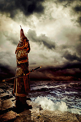 JPG 전신 편집이미지 전통 남자 파도 바다 한명 서기 성인 옆모습 30대 한국인 역사 칼 먹구름 장군 갑옷 디지털아트 성인남자한명만 사극 편집실사 직업 1 뷰포인트 모션 사람 동양인 장년 보호장비 CG 남자한명만 성인남자만 파일형식 구름_자연