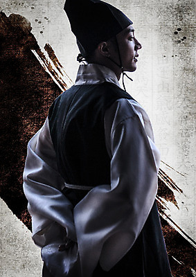 JPG 편집이미지 전통 남자 포스터 한명 성인 뒷모습 한국인 역사 60대 한복 한지배경 디지털아트 노인남자한명만 사극 유생 유생복 편집실사 갓모자 모자_잡화 1 한국전통 노년 뷰포인트 백그라운드 전통소품 사람 동양인 전통의상 CG 선비 남자한명만 노인남자만 파일형식