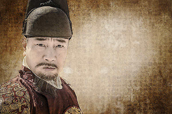 JPG 편집이미지 전통 남자 포스터 한명 성인 앞모습 한국인 역사 60대 한복 왕 왕족전통의상 한자배경 디지털아트 노인남자한명만 사극 편집실사 1 한국전통 노년 뷰포인트 백그라운드 사람 동양인 전통의상 CG 남자한명만 노인남자만 파일형식