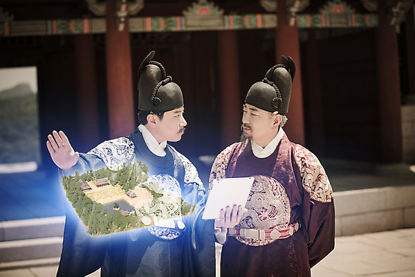 PSD 편집이미지 전통 남자 설계 성인 두명 앞모습 30대 태블릿 한국인 역사 60대 한복 왕 구상 발명 세자 왕족전통의상 홀로그램 디지털아트 성인남자만 사극 마스터플랜 이미지편집 한국전통 노년 뷰포인트 컨셉 사람 동양인 장년 전자제품 스마트기기 전통의상 남자만 성인만 파일형식