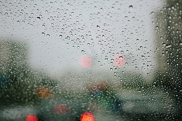 포토 JPG 주간 도로 길 백그라운드 유리 사람없음 야외 빗방울 감성 국내포토 자연요소 컨셉 교통시설 재질 비_날씨 파일형식