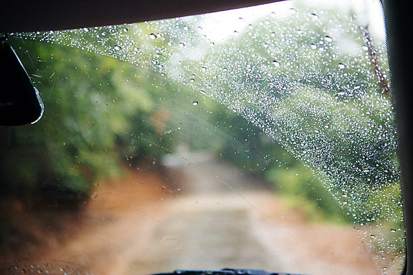 포토 JPG 주간 도로 길 백그라운드 유리 사람없음 야외 빗방울 감성 차안 국내포토 자연요소 컨셉 교통시설 재질 비_날씨 파일형식