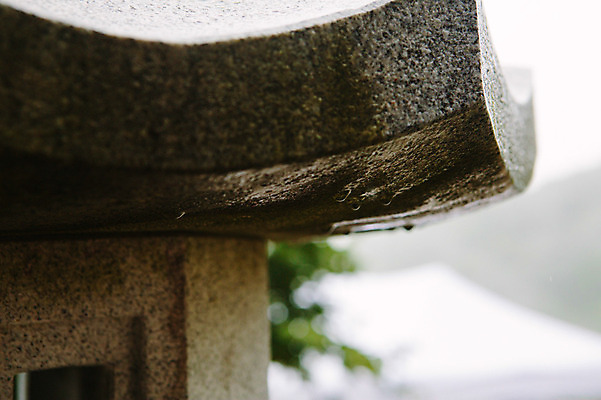 포토 JPG 주간 사람없음 야외 빗방울 석상 감성 수종사 국내포토 자연요소 컨셉 한국 사찰 비_날씨 파일형식