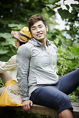 포토 JPG 주간 나무 모자 커플 여자 남자 커플라이프 벤치 자연 휴식 앉기 상반신 성인 야외 두명 앞모습 옆모습 30대 등산 한국인 등맞대기 숲속 숲 가평 성인만 국내포토 자연요소 식물 라이프스타일 잡화 뷰포인트 컨셉 의자 관계 모션 사람 동양인 장년 트래킹 생태계 경기도 파일형식