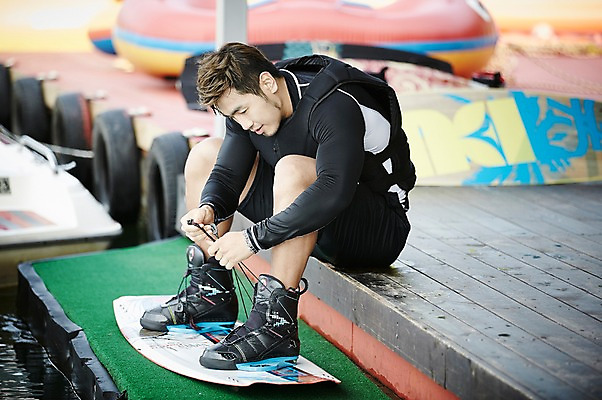 포토 JPG 주간 전신 남자 수영복 휴가 한명 성인 야외 옆모습 30대 여름휴가 바캉스 강 한국인 수상스포츠 수상스키 가평 성인남자한명만 국내포토 자연요소 1 옷 스포츠 뷰포인트 사람 동양인 장년 경기도 남자한명만 성인남자만 파일형식 여름_계절