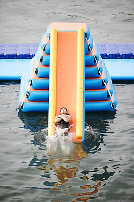 포토 JPG 주간 전신 남자 수영복 휴가 한명 성인 야외 앞모습 30대 여름휴가 바캉스 강 한국인 미끄럼틀 놀이터 튜브 가평 전신수영복 국내포토 자연요소 1 옷 뷰포인트 놀이 사람 동양인 장년 놀이기구 경기도 파일형식 여름_계절