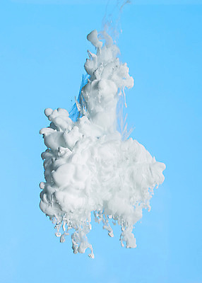 포토 JPG 스튜디오촬영 컬러 백그라운드 잉크 실내 사람없음 물 페인트 물감 흰색 얼룩 질감 파란배경 국내포토 자연요소 내부 파란색 미술도구 파일형식