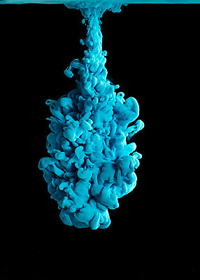 포토 JPG 스튜디오촬영 컬러 하늘색 백그라운드 검은배경 잉크 실내 사람없음 물 페인트 물감 얼룩 질감 국내포토 자연요소 내부 파란색 검은색 미술도구 파일형식