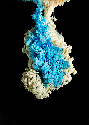 포토 JPG 스튜디오촬영 컬러 하늘색 백그라운드 검은배경 잉크 실내 사람없음 물 파란색 페인트 물감 얼룩 질감 베이지색 국내포토 자연요소 내부 검은색 미술도구 파일형식