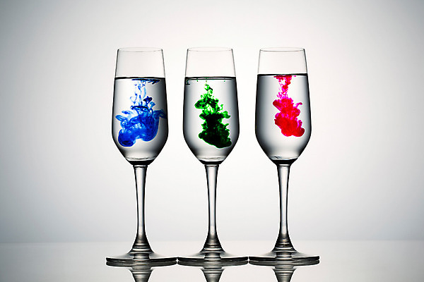 포토 JPG 스튜디오촬영 컬러 백그라운드 잔 잉크 실내 사람없음 컵 빨간색 초록색 물 파란색 페인트 물감 얼룩 질감 국내포토 자연요소 식기 내부 미술도구 파일형식