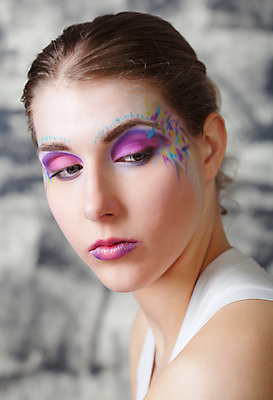 포토 JPG 해외이미지 응시 여자 컨셉 실내 무표정 한명 상반신 성인 옆모습 아웃포커스 보라색 페이스페인팅 성인여자한명만 내려보기 해외202004 해외포토 1 시선 감정 뷰포인트 컬러 모션 촬영기법 표정 사람 내부 여자한명만 성인여자만 파일형식 이미지허브