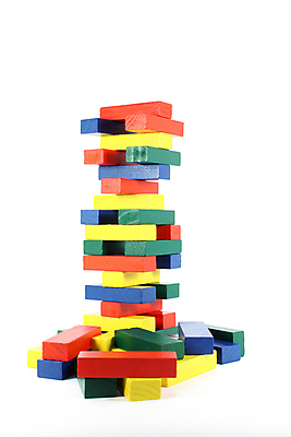 포토 JPG 해외이미지 어린이 조각 벽돌 주택 사람없음 목재 빨간색 초록색 파란색 장난감 노란색 탑 블록 게임 흰색 직사각형 고립 해외202004 해외포토 도형 나무 건축물 컬러 재료 놀이 사람 건물 파일형식 이미지허브