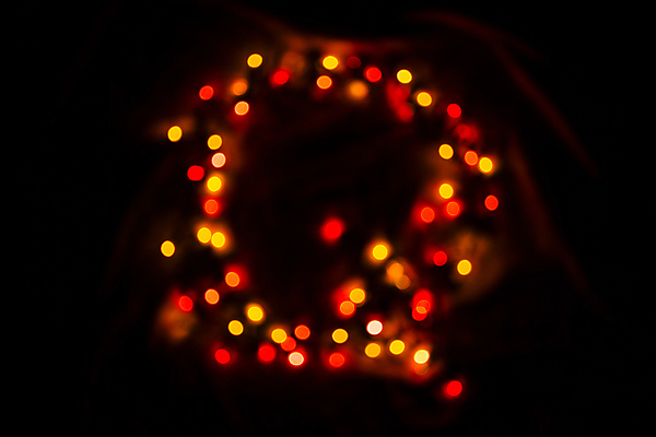 포토 JPG 해외이미지 디자인 알파벳 사람없음 장식 빛 반짝임 검은색 축하 화려 소프트포커스 보케 타입 빛망울 해외202004 해외포토 영어 컬러 컨셉 모션 촬영기법 파일형식 이미지허브