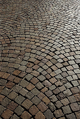 포토 JPG 해외이미지 도로 길 백그라운드 패턴 포장 표면 벽돌 거리 사람없음 블록 회색 조약돌 도시 거친 오솔길 질감 정사각형 옛날 화강암 해외202004 해외포토 도형 컬러 무늬 교통시설 암석 돌_바위 파일형식 이미지허브