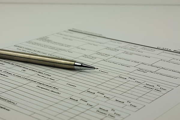 포토 JPG 해외이미지 직업 손 종이 컨셉 비즈니스 텍스트 사람없음 펜 볼펜 검은색 공백 흰색 기록 어플리케이션 계약 서식 문서 파일 서명 설문지 목차 해외202004 해외포토 컬러 신체부위 필기구 파일형식 이미지허브