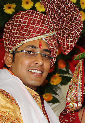 포토 JPG 해외이미지 전통 남자 문화 안경 결혼 결혼식 한명 동양인 표현 인디언 인도인 힌두교 해외202004 해외포토 외국인 1 잡화 종교 아메리카 사람 인종 이벤트 파일형식 이미지허브