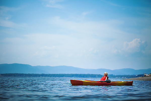포토 JPG 해외이미지 백인 1 라이프스타일 행복 호수 바다 여행 자연 휴가 휴식 항해 한명 안전 풍경 야외 물 여름 파란색 금발 노란색 재킷 꿈 자유 흰색 잠 조끼 선탠 노 보안 카누 카약 단절 무료 카피스페이스 해외202004 해외포토 자연요소 서양인 헤어스타일 계절 감정 컬러 컨셉 배_교통 사람 생활 공백 외투 수상스포츠 생태계 선박 파일형식 이미지허브
