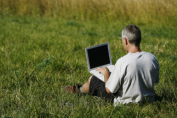 포토 JPG 해외이미지 공원 남자 컨셉 인터넷 비즈니스 휴식 세포 사람 풍경 사람없음 스마트폰 컴퓨터 청춘 햇빛 태양 우주 침묵 키보드 업무 무선전화기 멀티미디어 고용 무료 해외202004 해외포토 자연요소 공공시설 전자제품 핸드폰 스마트기기 소리 구직 작업 전화기 채용 파일형식 이미지허브